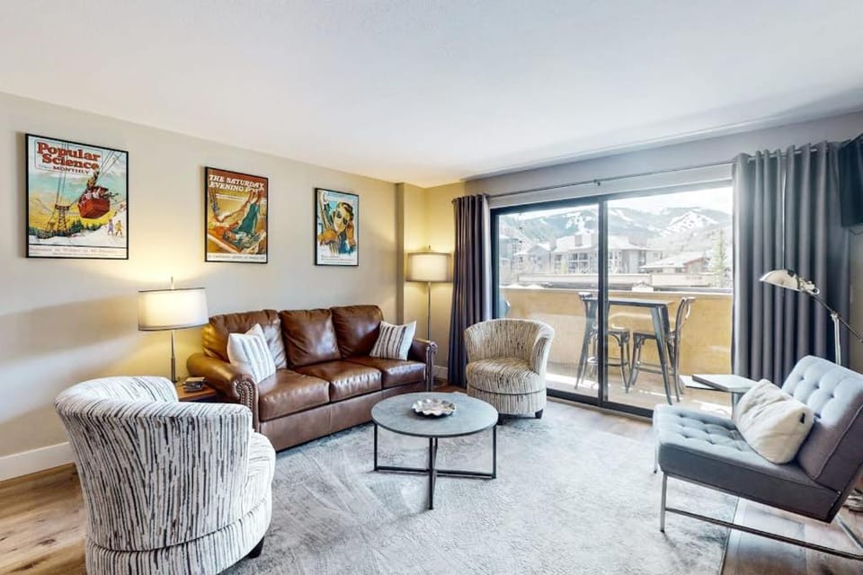 Steps to Gondola -and Lake Apartment in Avon