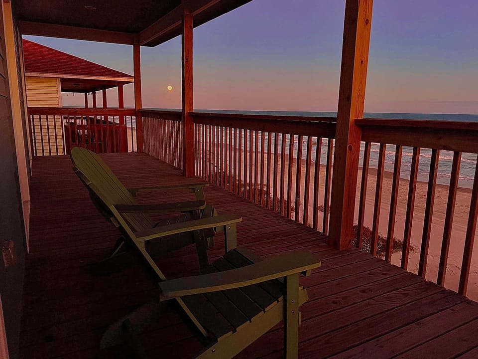 Surfside's Casa Azul - Amazing Seaside Sunrise Spot! House in Surfside Beach