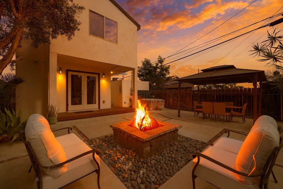 Central Location Gym Hot Tub Villa House in San Diego