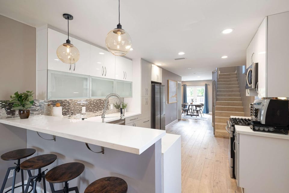 Central Location Gym Hot Tub Villa House in San Diego