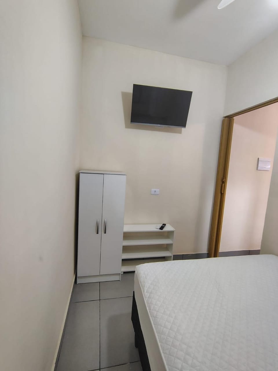 Bed, TV and multimedia, Photo of the whole room, Bedroom, wardrobe