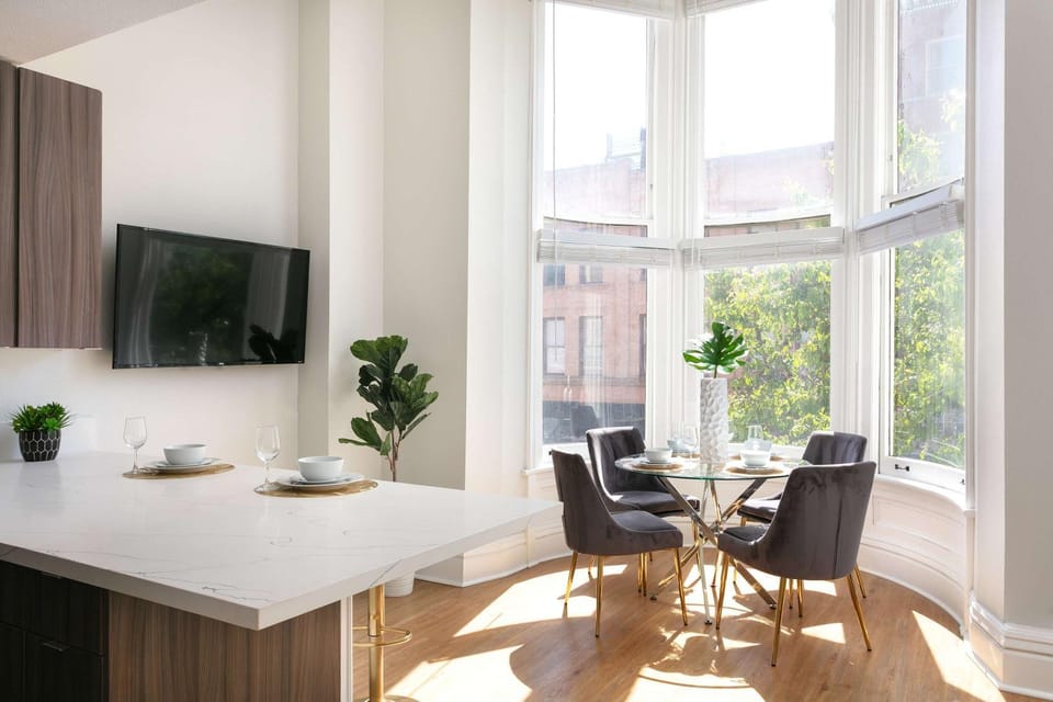 Gaslamp Loft Escape Sleeps 7 in Style Apartment in Gaslamp Quarter