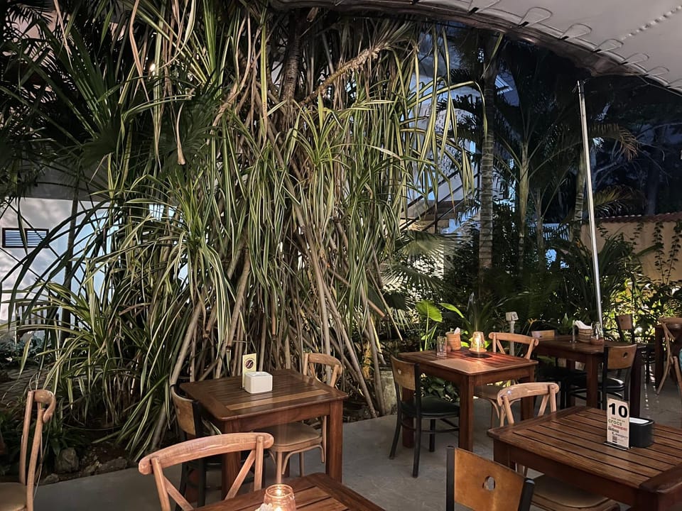 Restaurant/places to eat, Night