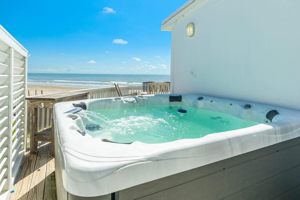 Good Life - Easy Beach Access, Gulf Views, Hot Tub! House in Hitchcock
