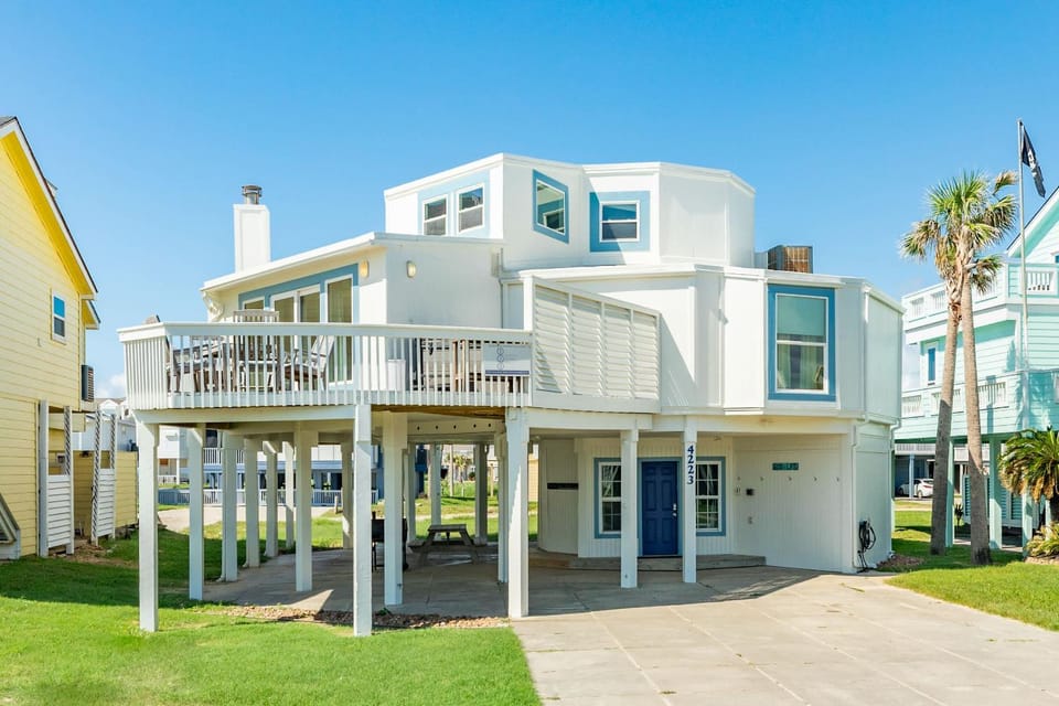 Good Life - Easy Beach Access, Gulf Views, Hot Tub! House in Hitchcock