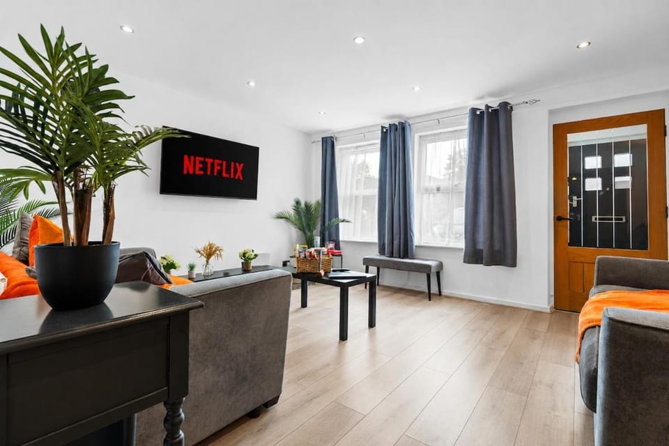 Communal lounge/ TV room, TV and multimedia, Living room, Seating area