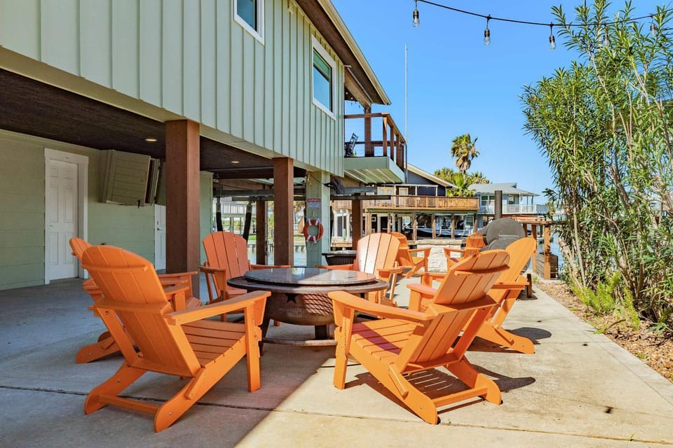 The Oasis - Private Pool, Bayfront, Fire Pit! House in Jamaica Beach