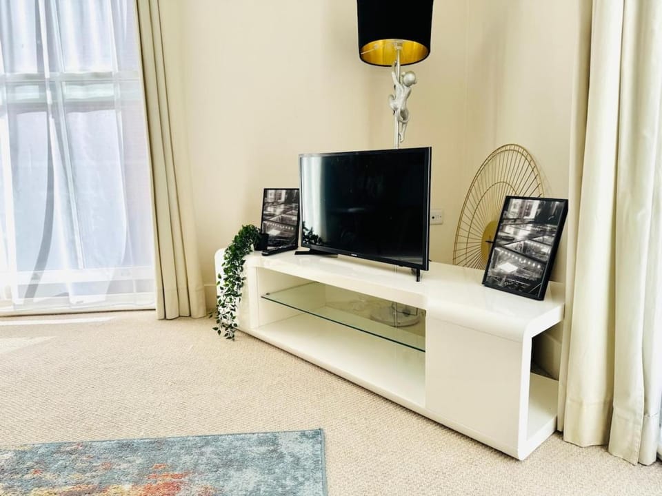 2 Bed flat with Parking in Canterbury city centre Apartment in Canterbury