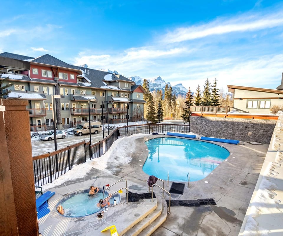 Hot Tub, Swimming pool
