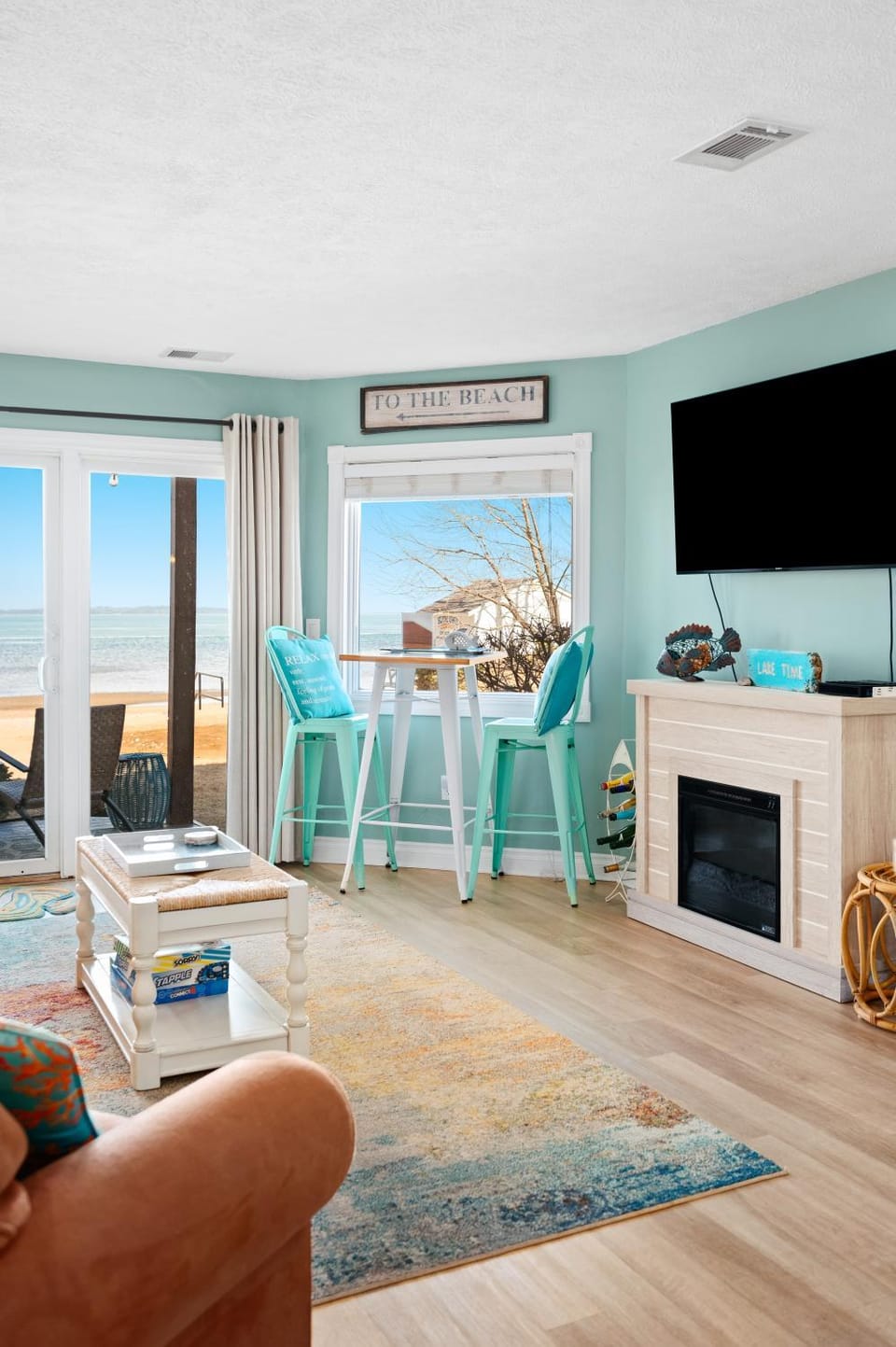 TV and multimedia, Living room, Seating area, Dining area, Evening entertainment