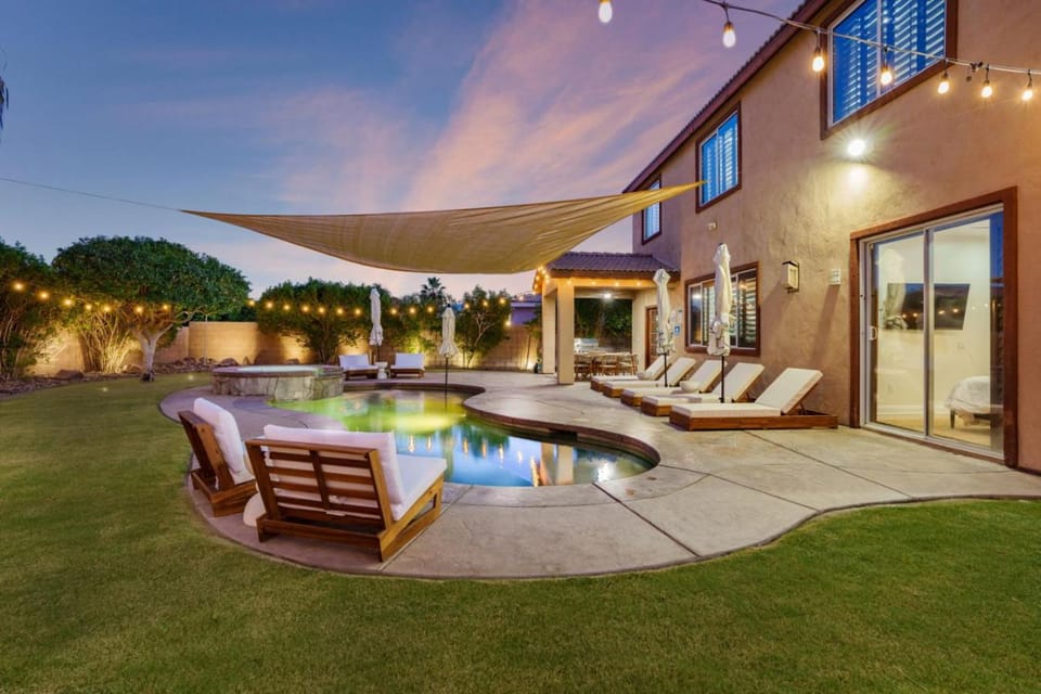 Property building, Garden view, Pool view, Swimming pool, sunbed