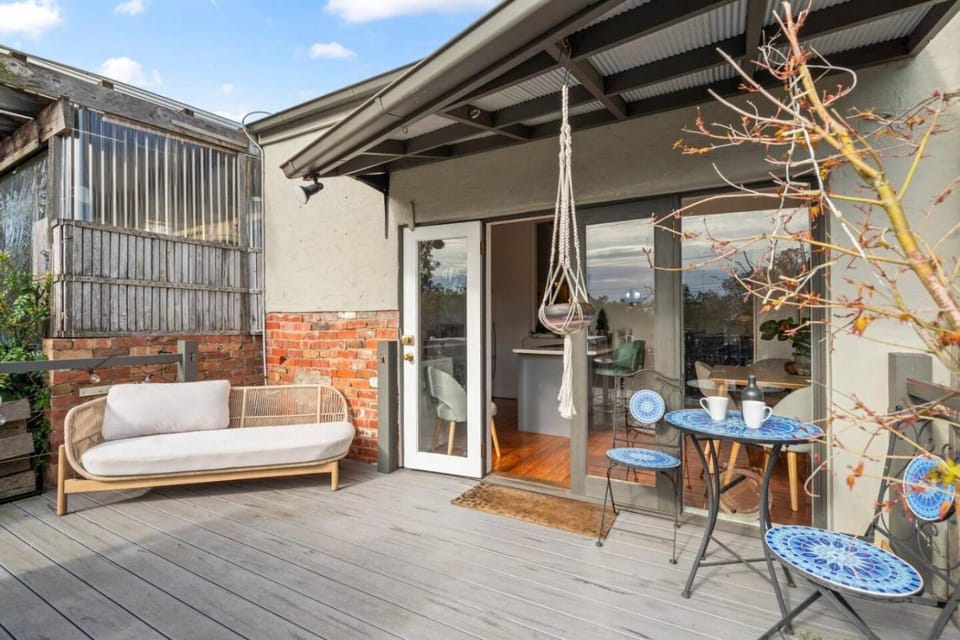 Stylish Northcote Retreat - walk to cafes House in Melbourne