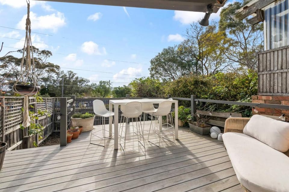 Stylish Northcote Retreat - walk to cafes House in Melbourne