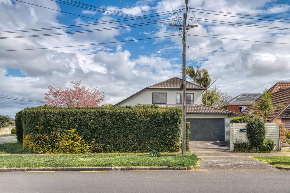 Stylish One-Tree-Hill Home - Entire House, Lucky U House in Auckland
