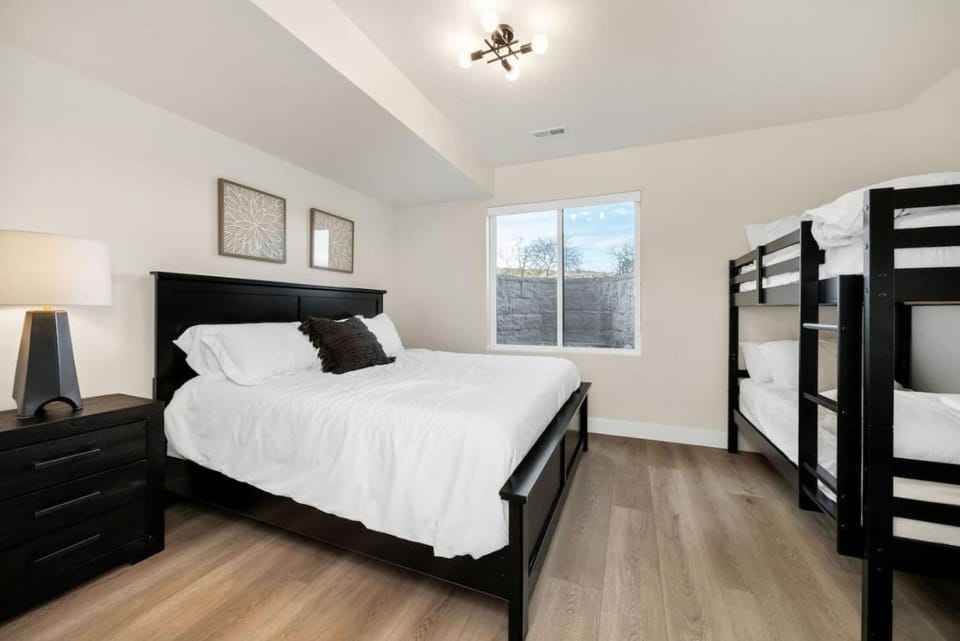 Luxury Lodge with Hot Tub, Theater and Pickleball Court House in Bear Lake