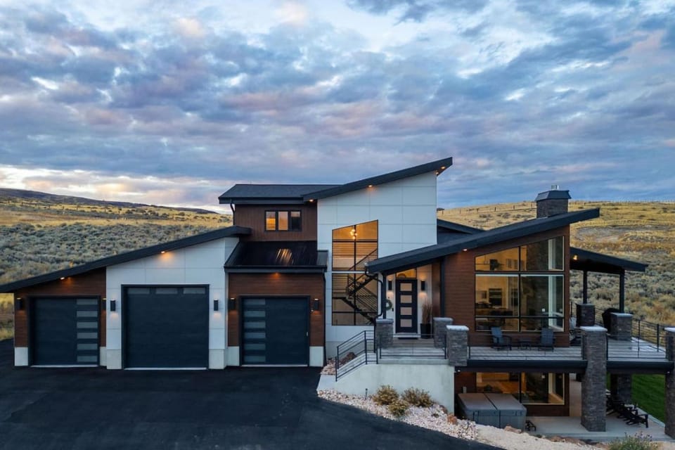 Luxury Lodge with Hot Tub, Theater and Pickleball Court House in Bear Lake