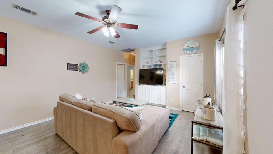 Communal lounge/ TV room, Living room, air conditioner