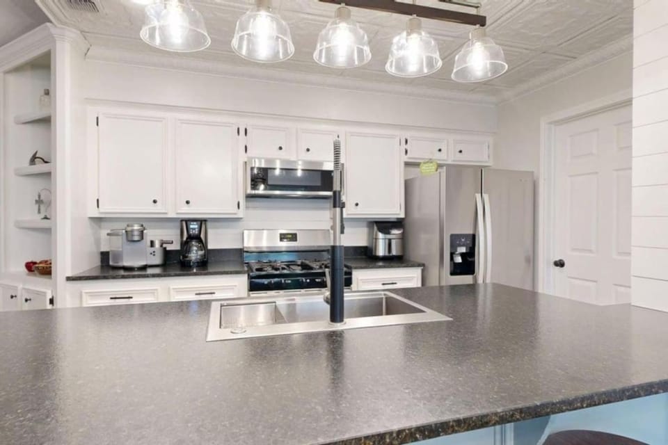Dining area, dishwasher, oven, stove, toaster