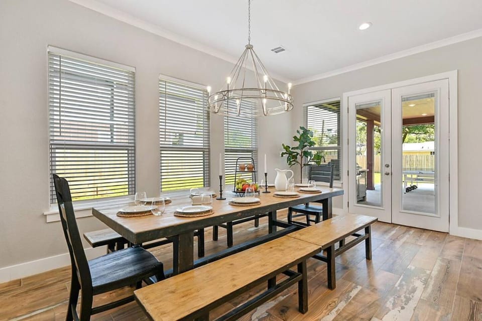 Seating area, Dining area