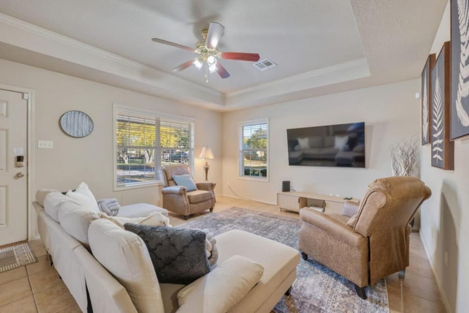 The Sterling House Your Comfortable Getaway House in College Station