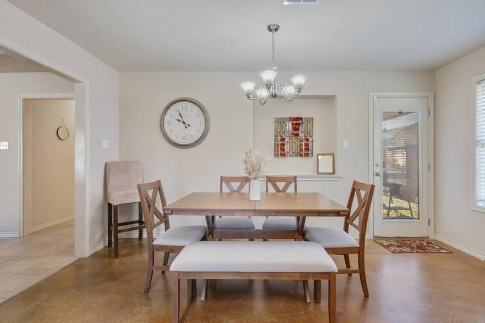 The Sterling House Your Comfortable Getaway House in College Station
