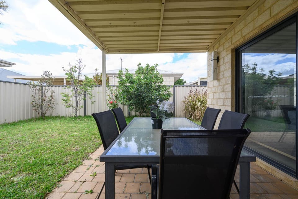 Patio, Spring, Day, Garden, View (from property/room), Balcony/Terrace, Dining area, Garden view