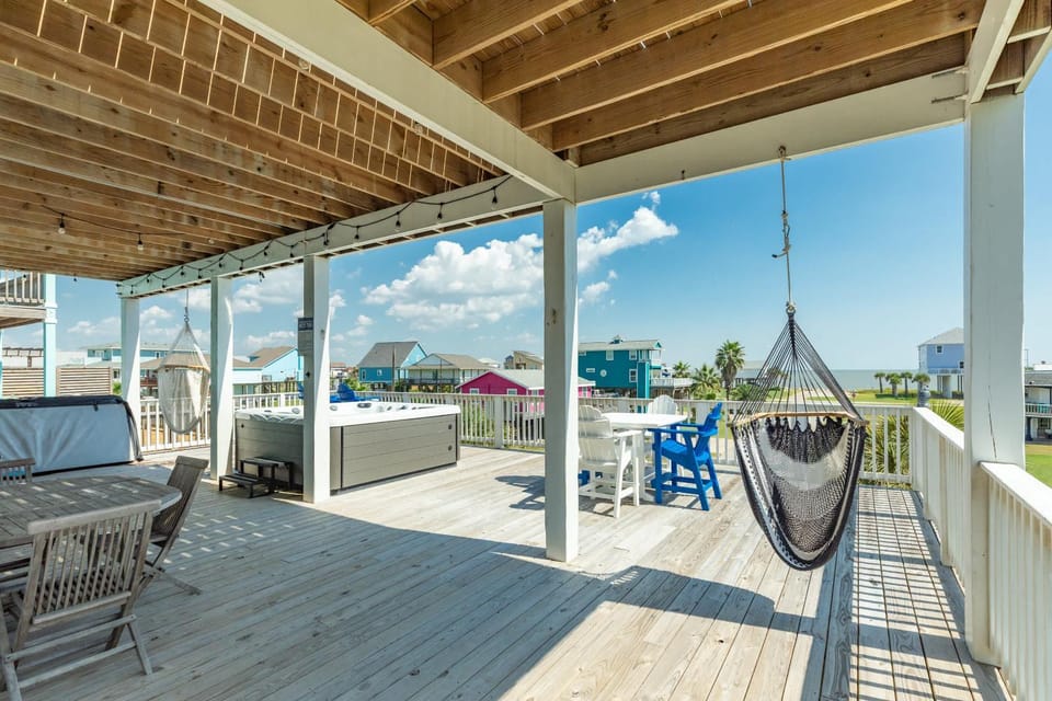 The Tides of Casa Blanca - Modern Luxe by the Sea House in Alvin