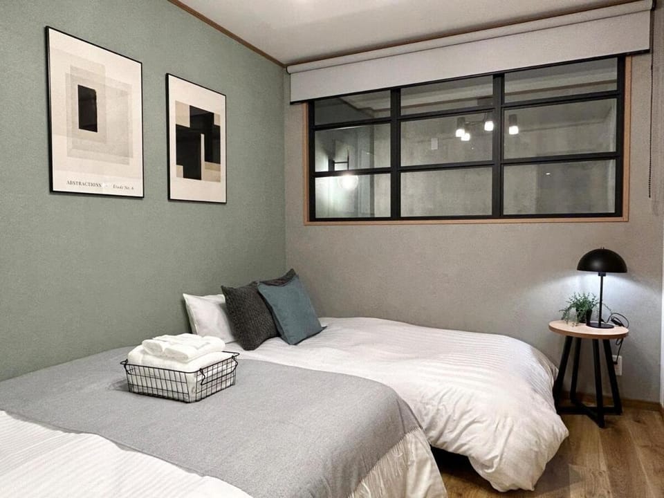 KAZAGURUMA 3min station, 5min Namba, 30min USJ, up to 14 ! Villa in Osaka