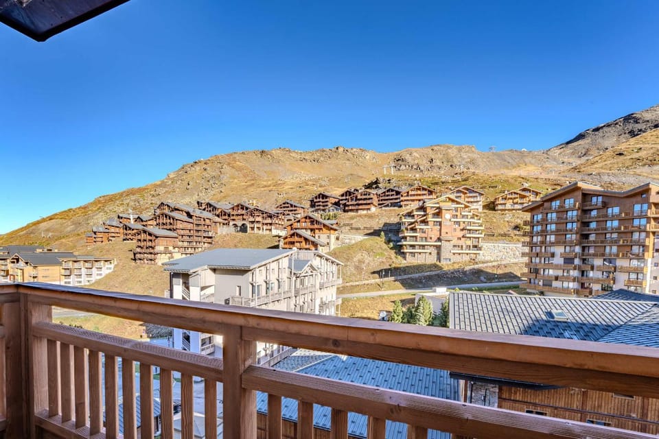 Property building, Day, Natural landscape, View (from property/room), Balcony/Terrace, Mountain view