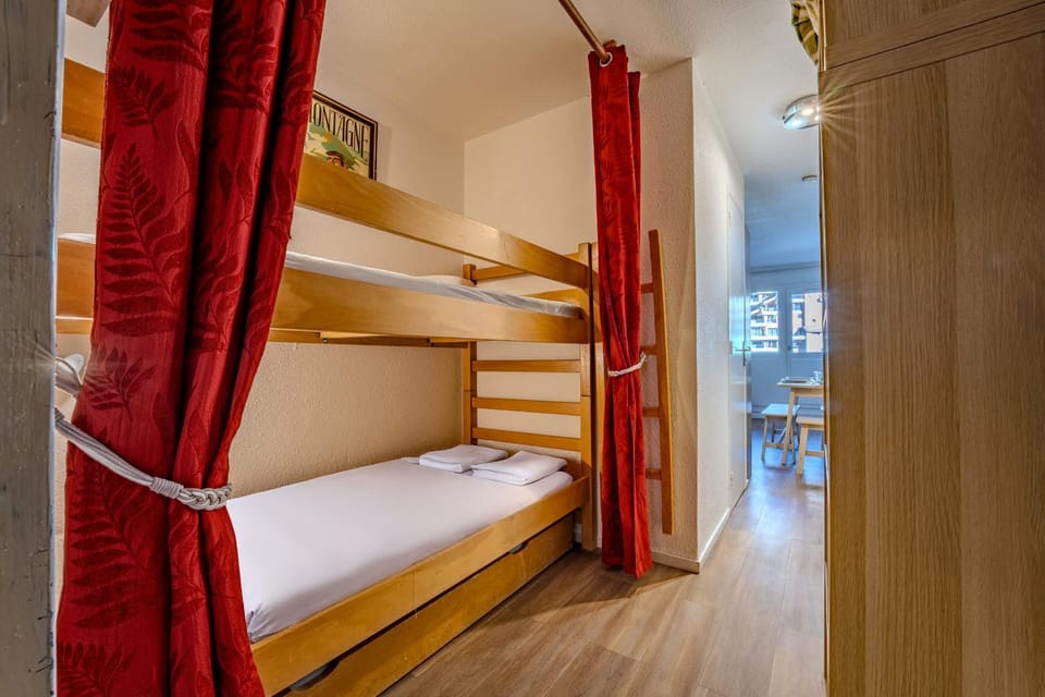 Bed, Photo of the whole room, Bedroom, bunk bed