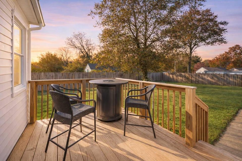Cozy 2BR Home Near Downtown w Backyard & Parking House in Louisville