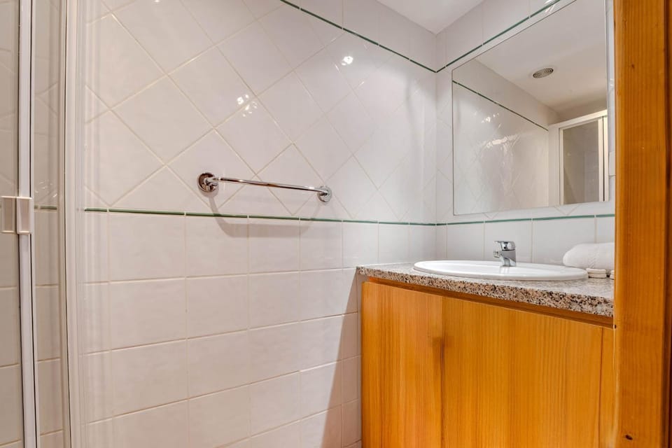 Shower, Bathroom, towels