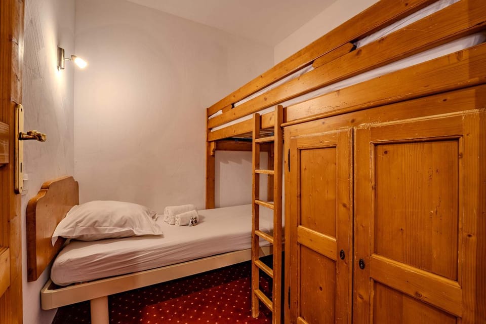 Bed, Photo of the whole room, Bedroom, bunk bed, wardrobe
