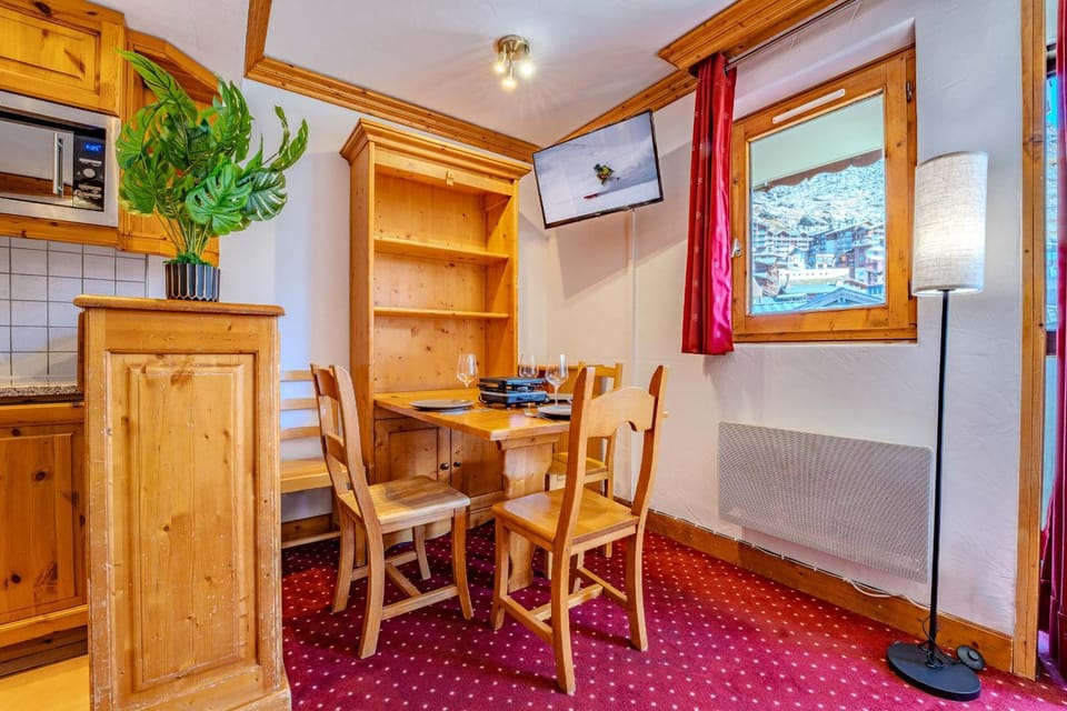 Kitchen or kitchenette, Living room, Seating area, oven, pet friendly