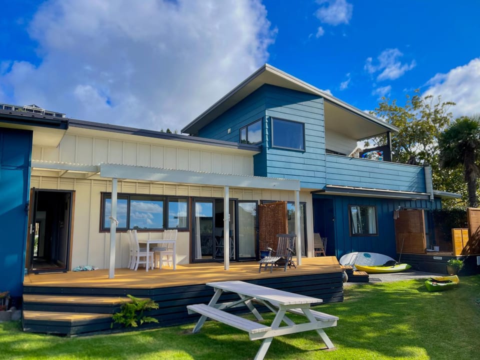 Property building, Patio, Balcony/Terrace