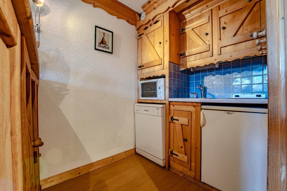 Kitchen or kitchenette, dishwasher, oven, pet friendly, stove