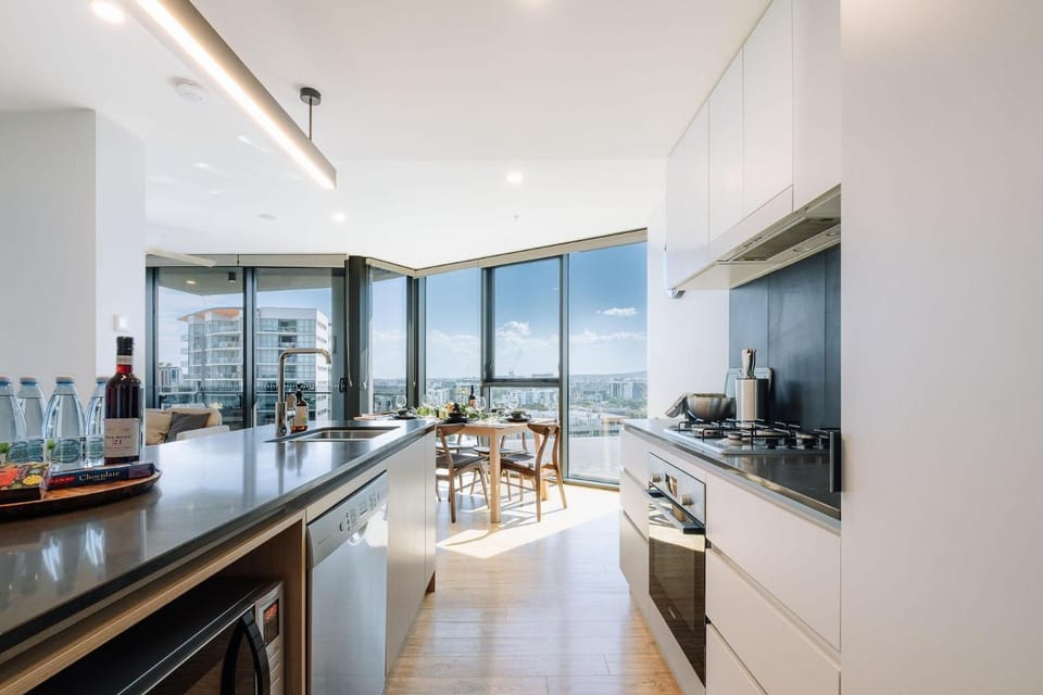 Kitchen or kitchenette, Dining area, stove