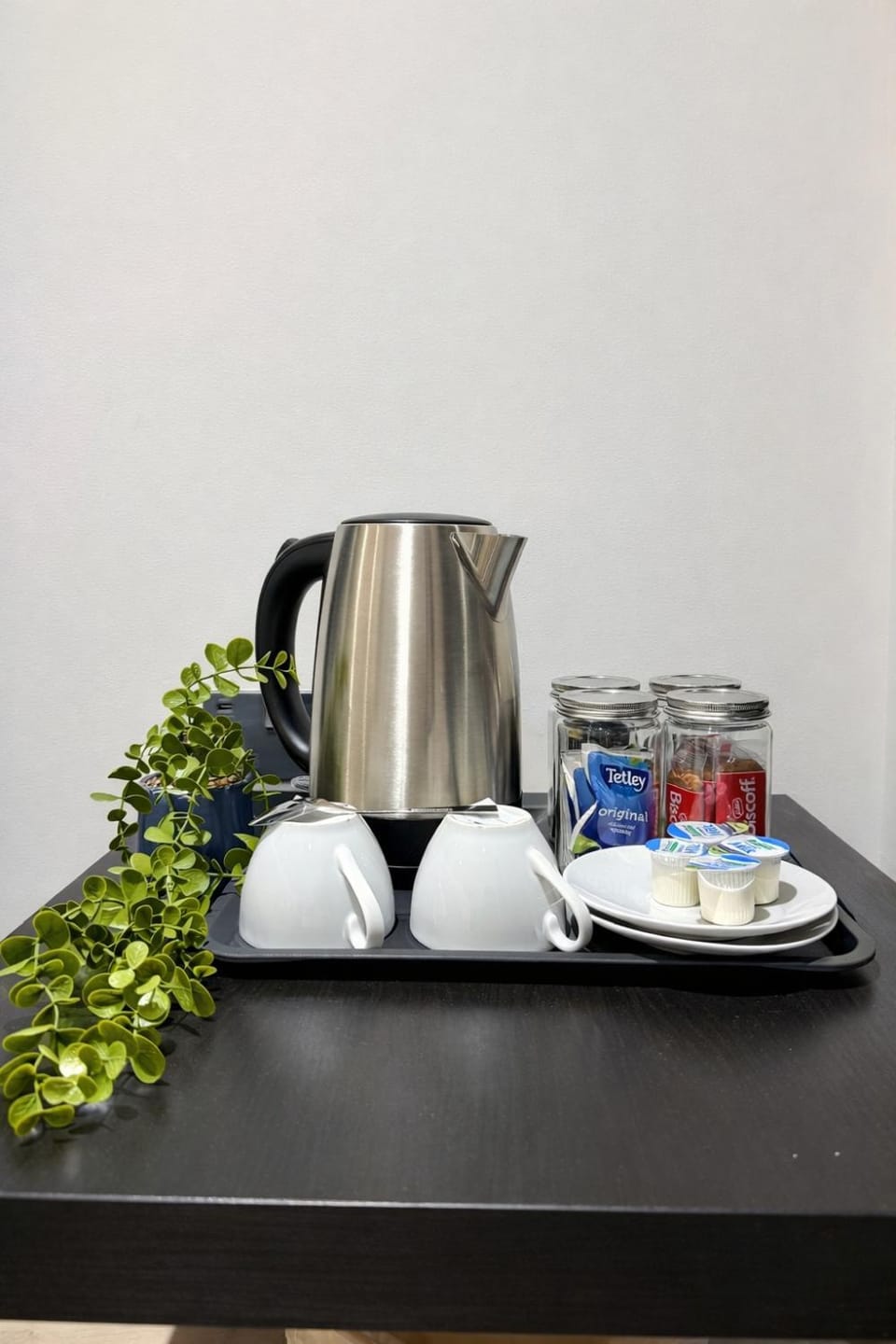 Heavenly Home Stay in London Near City Airport Apartment in London
