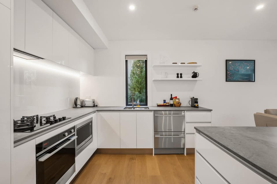 Lakefront Luxury 3 Bedroom Apartment Apartment in Wanaka