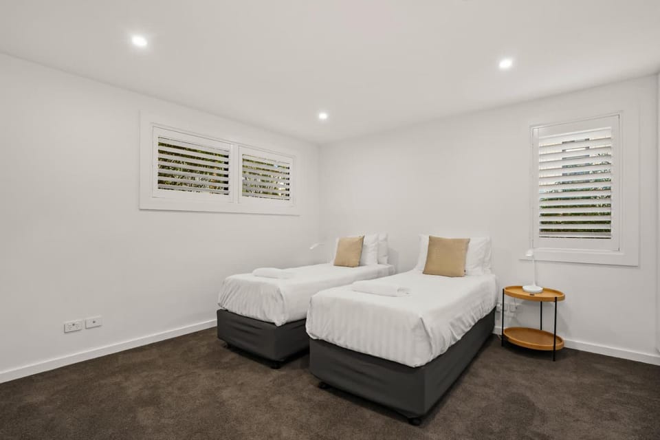 Lakefront Luxury 2 Bedroom Apartment Apartment in Wanaka