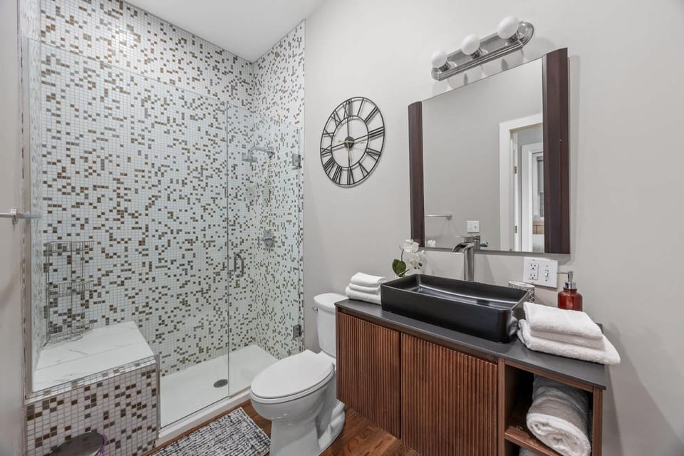 NEW Elegant Downtown Escape with Modern Comforts Apartment in Jefferson County