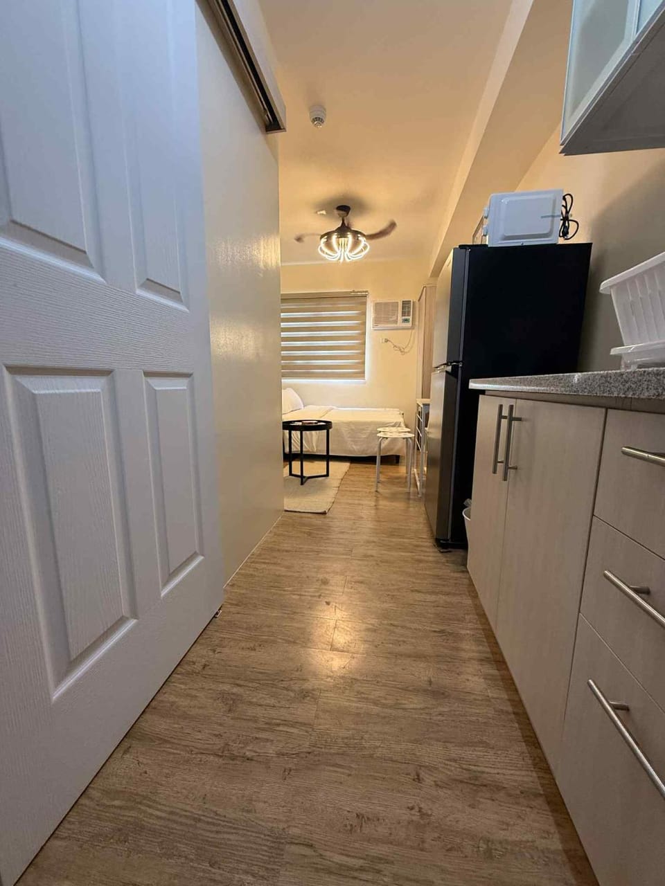 Kitchen or kitchenette, oven