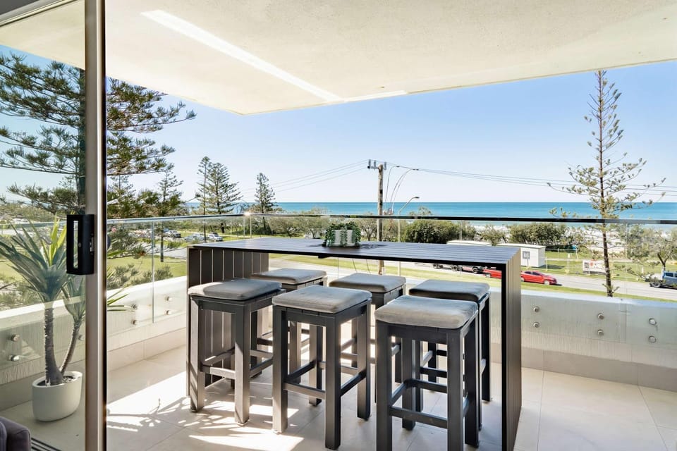 Patio, View (from property/room), Balcony/Terrace, Seating area, Dining area, Sea view