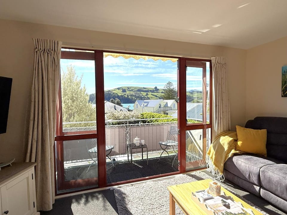 Natural landscape, TV and multimedia, Balcony/Terrace, Living room, Seating area, Mountain view