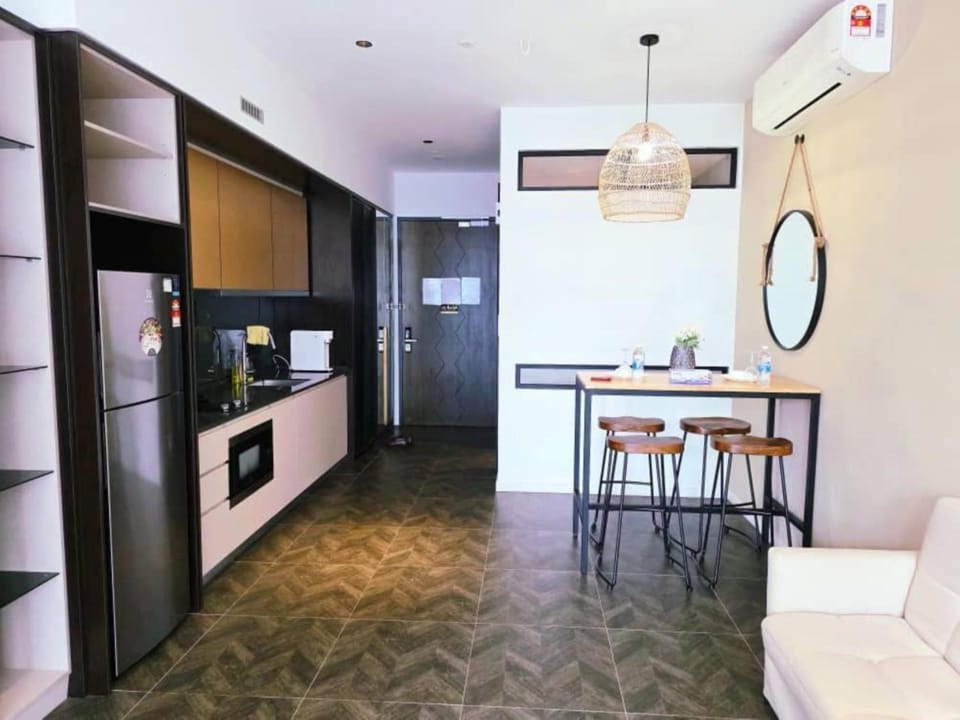 Dining area, kitchen