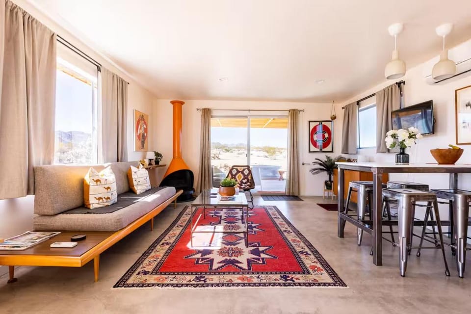 New Couples Stargazing Cowboy Tub Midcentury 1bed House in Southern California