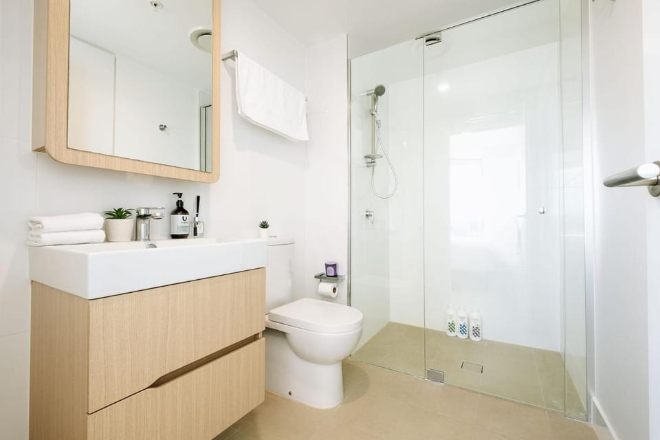 Shower, Toilet