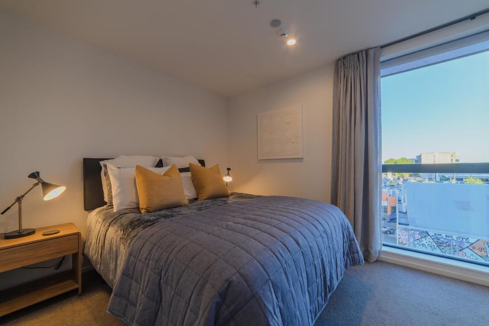 Cityside Comfort Modern 2BR 2BA with Parking Apartment in Christchurch