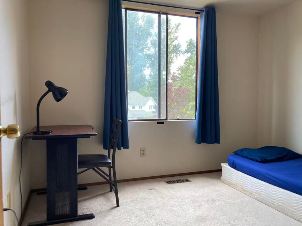 Private house guest rooms in Bellevue, WA Bed and Breakfast in Redmond