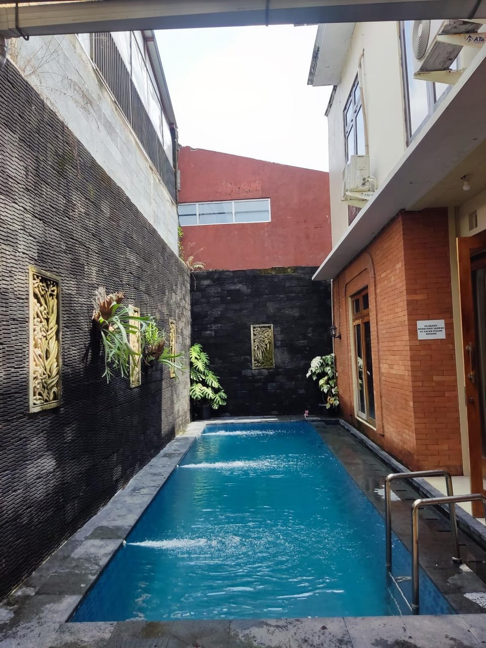 Swimming pool